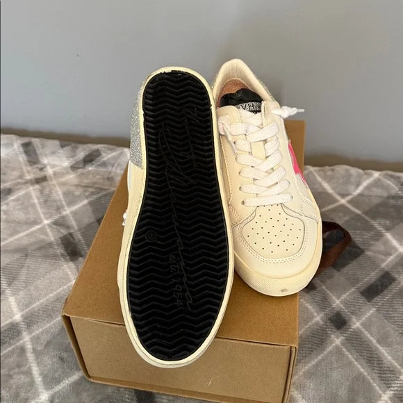 Vintage Havana Cream and Pink Sneakers - Picture 3 of 7